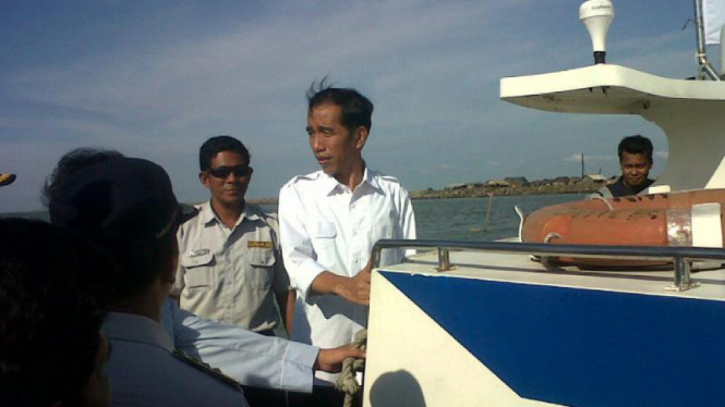 Jokowi uji coba waterway