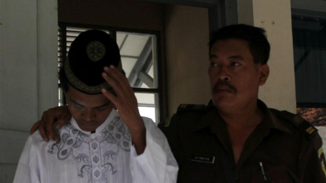 Oktober Budiawan, Guru SLB Pelaku Cabul