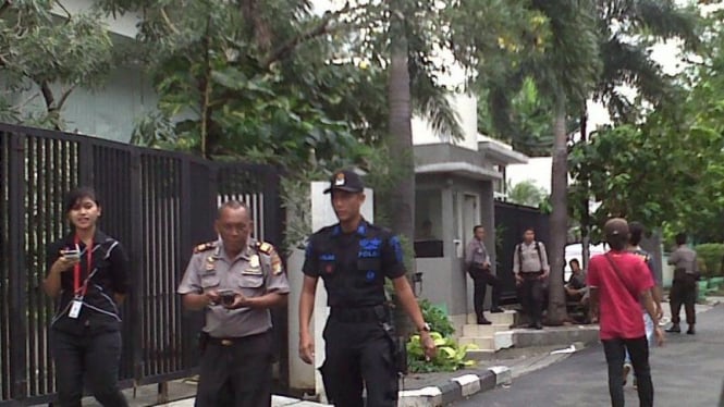 Polisi berjaga depan Kantor DPP Partai Demokrat