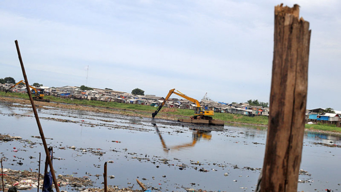 Pengerukan Waduk Pluit