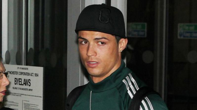 Cristiano Ronaldo mendapat sambutan meriah di Bandara Manchester