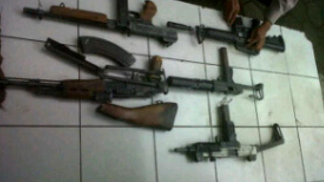 Lima pucuk senjata ditemukan di Kebayoran 
