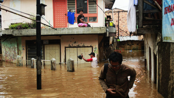 Banjir Kiriman Menggenangi Kampung Pulo