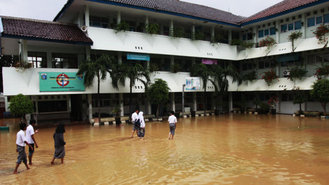 SMA 8 Terendam Banjir