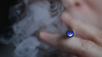 Ini Bahaya Vape Jika Asapnya Dihembuskan Lewat Hidung