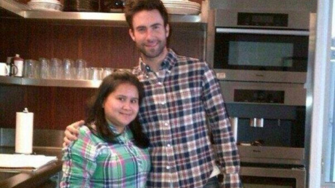 Pose Ani dan Adam Levine yang bikin geger