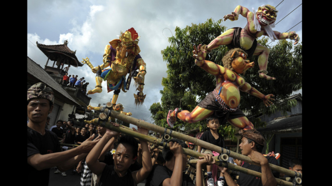 Parade Ogoh-ogoh di Gianyar Bali