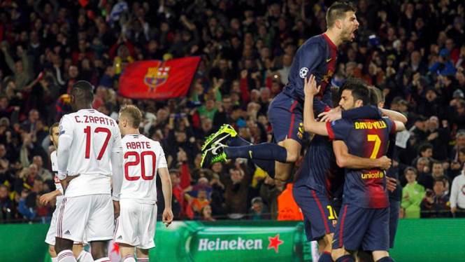 Pemain Barcelona merayakan gol Lionel Messi