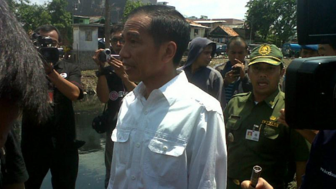 Jokowi tinjau penggusuran Kali Pakin