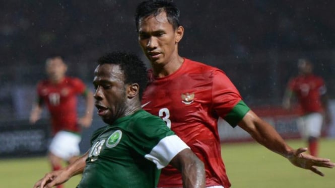 Pemain Indonesia, Zulkifly Syukur, saat melawan Arab Saudi