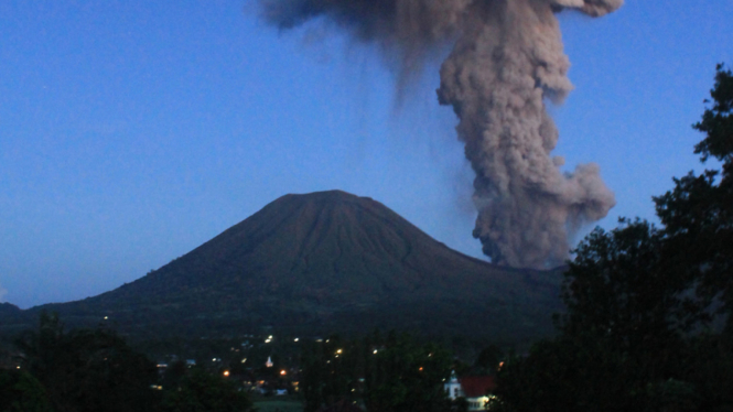 Letusan Gunung Lokon