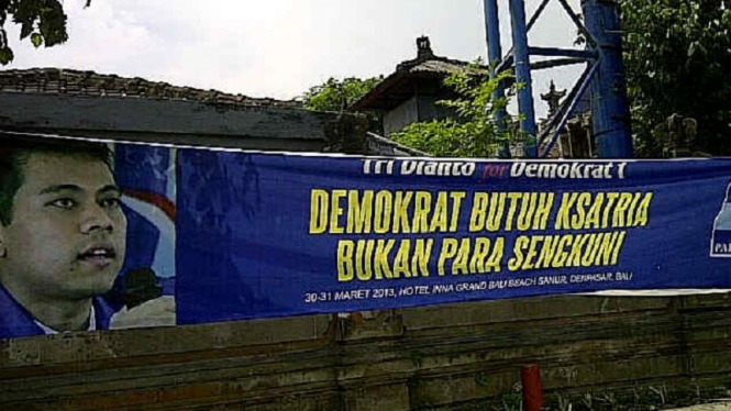 Spanduk Sengkuni milik Tri Dianto Demokrat