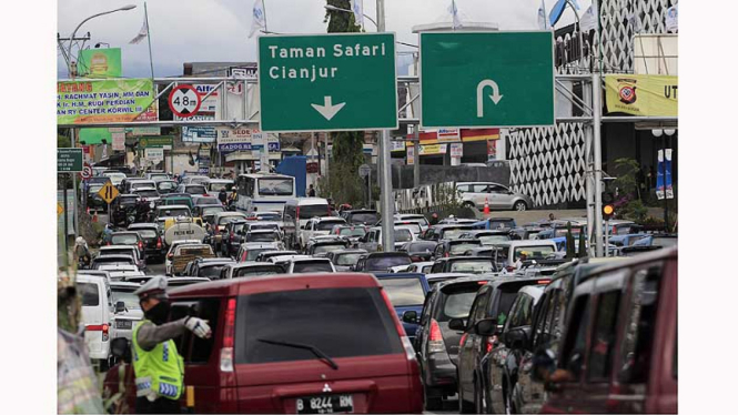 Libur Paskah Puncak Macet Panjang