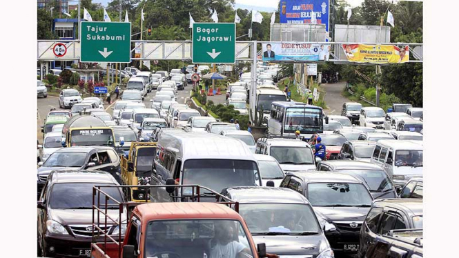 Libur Paskah Puncak Macet Panjang