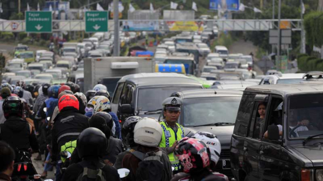 Libur Paskah Puncak Macet Panjang