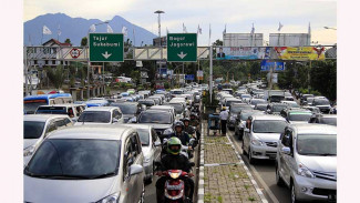 Jalur Menuju Puncak Padat, Polisi Berlakukan Satu Arah