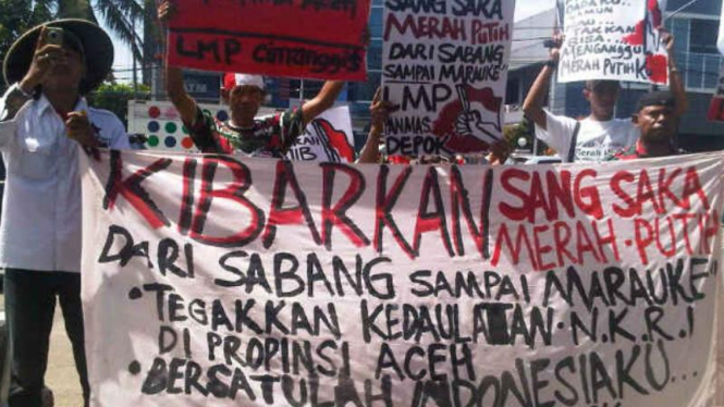 Massa mengecam penetapan bendera GAM menjadi bendera Provinsi Aceh