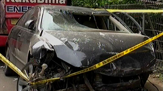 kecelakaan camry maut di tb simatupang