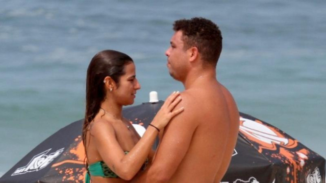 Ronaldo (kanan) bersama kekasihnya