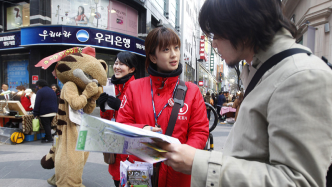 Turis Jepang di Pusat Kota Seoul