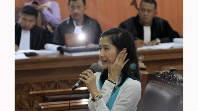 Ardina Rasti Beberkan Kronologi Penganiayaan di Sidang Ezza Gionino