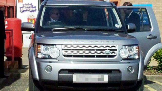 Mobil Land Rover milik George Osborne