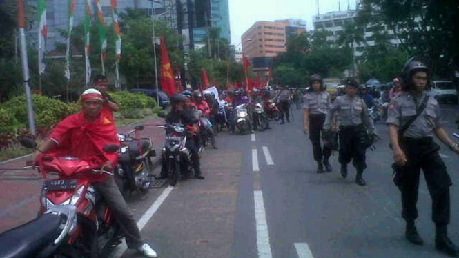 Demo menolak APEC di Surabaya