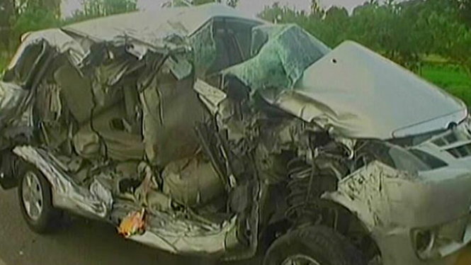 Kecelakaan Mobil Toyota Avanza di Ruas Jalan Tol Jakarta-Merak