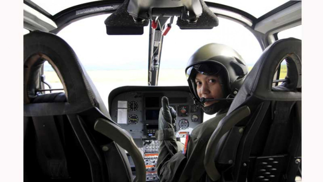 Lettu Penerbang Fariana Dewi Djakaria Putri Pilot Helikopter EC-120B Colibri