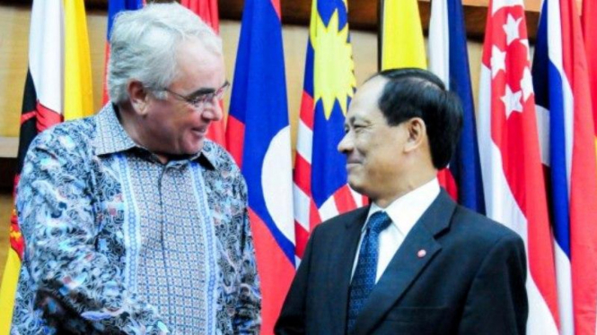Dubes Uni Eropa Julian Wilson dan Sekjen ASEAN Le Luong Minh