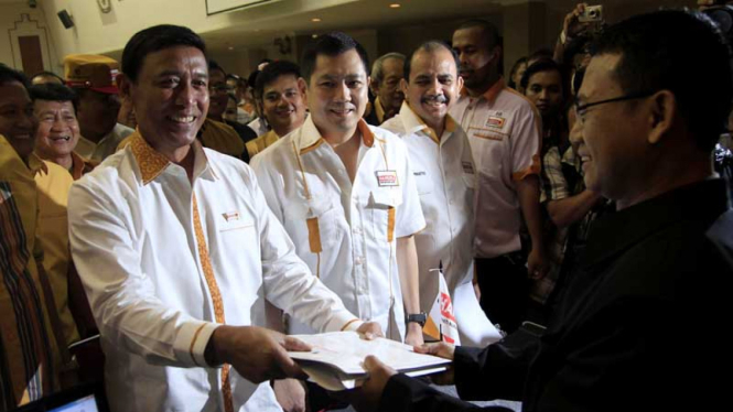 Partai Hanura Serahkan Berkas Bacaleg 2014 ke KPU