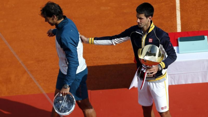 Novak Djokovic (kanan) usai menjuarai Monte Carlo Masters