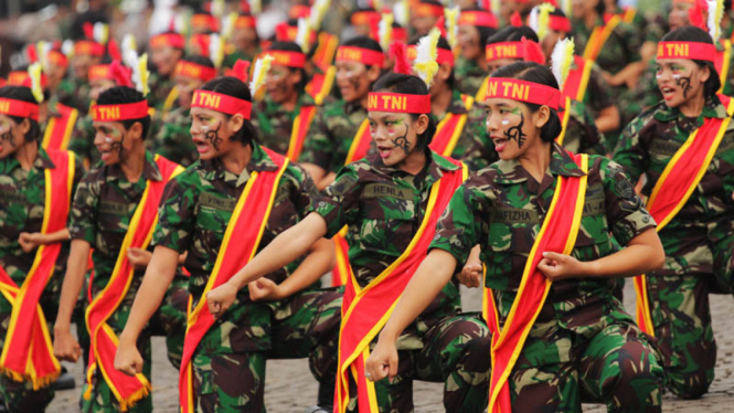 Apel TNI dan Polisi Wanita Memperingati Hari Kartini di Monas