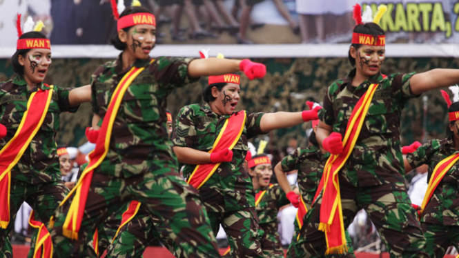 Apel TNI dan Polisi Wanita Memperingati Hari Kartini di Monas
