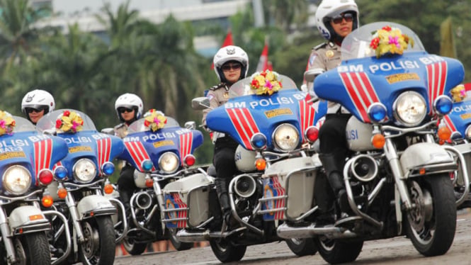 Apel TNI dan Polisi Wanita Memperingati Hari Kartini di Monas