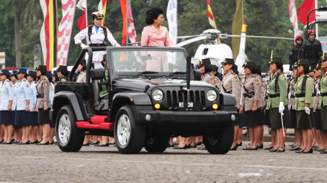 Linda Gumelar Pada Apel Bersama TNI dan Polisi