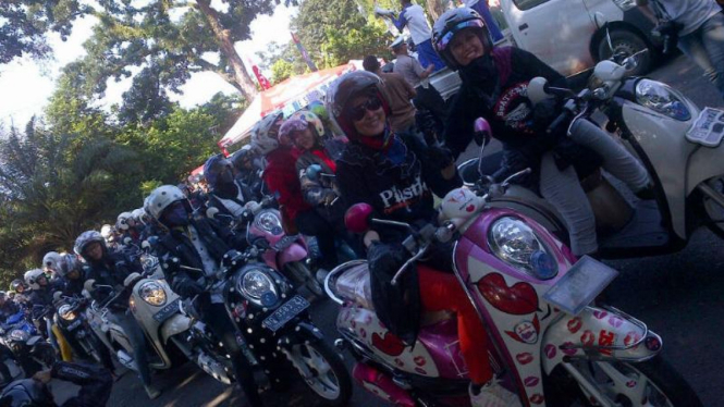 Touring Motor Honda di Hari Kartini