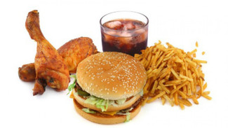 Sering Konsumsi Fast Food, Remaja Pria Tumbuh Payudara