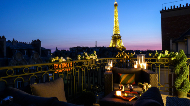 Makan malam dengan pemandangan menara Eiffel