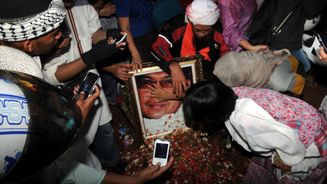 Suasana Pemakaman Ustad Jeffry Al Buchory