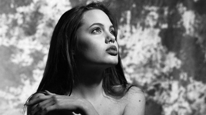Angelina Jolie saat usia 16