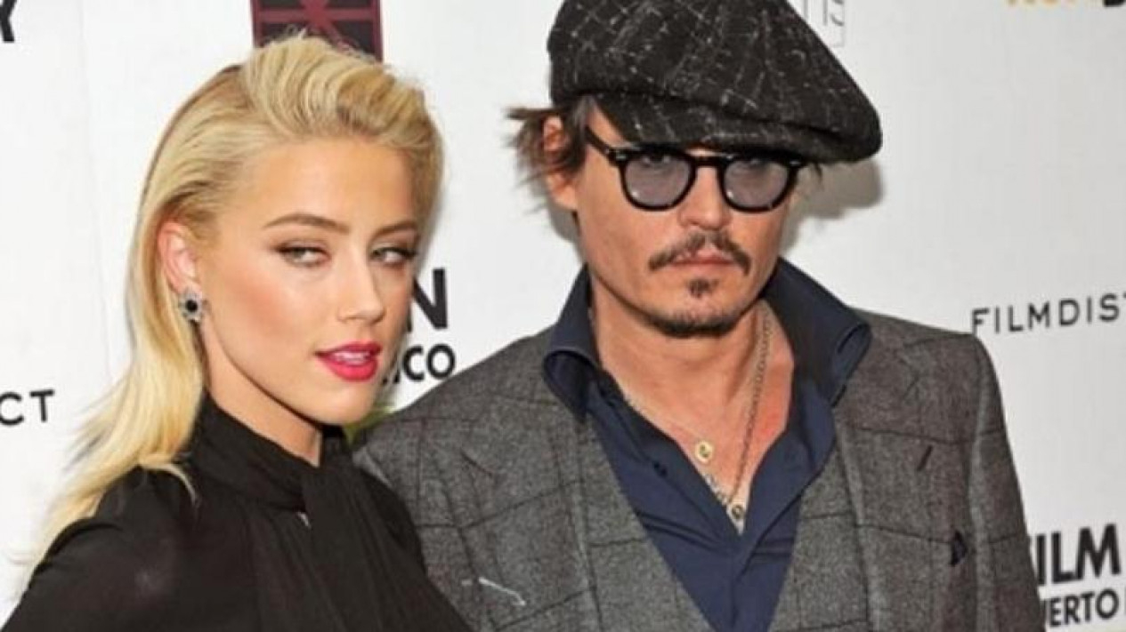 Foto Johnny Depp Kembali Kencani Pacar Biseksualnya