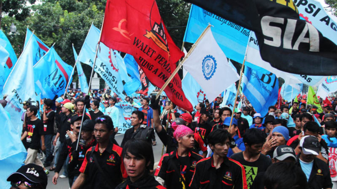 Puluhan Ribu Buruh Kepung Istana Negara