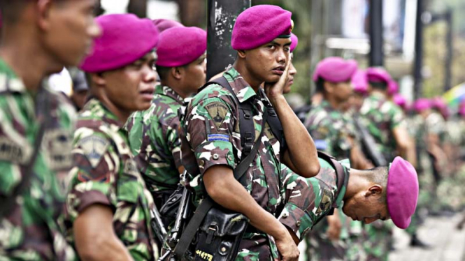 Ratusan TNI AL Kawal Demo Buruh