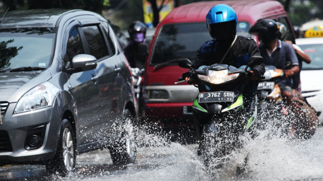 Banjir Menggenangi Jakarta Barat