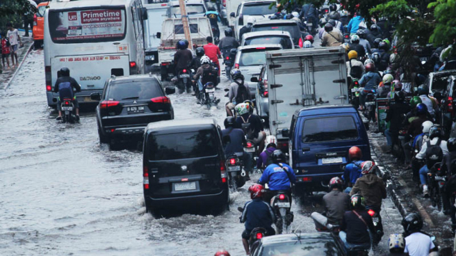 Banjir Menggenangi Jakarta Barat