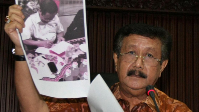 Mantan Jaksa Agung Basrief Arief