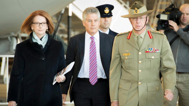 PM Julia Gillard bersama Menhan dan Panglima Militer Australia