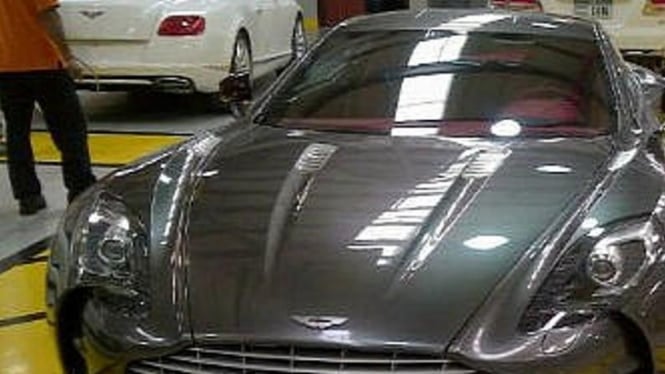 Mobil Aston Martin One-77
