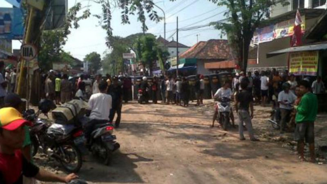 Suporter PSIS Semarang bentrok dengan warga